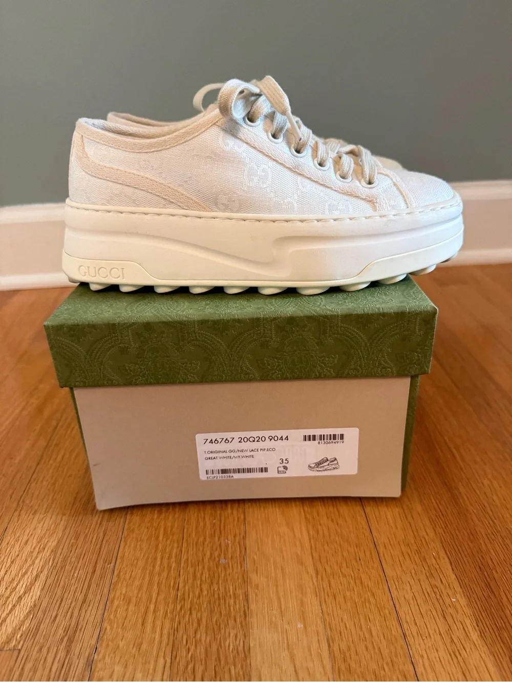 Gucci Cream Lace-Up Low-Top Sneakers